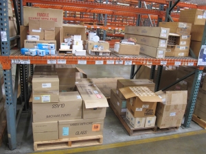 LOT TO INCLUDE: MISC. GE AND PHILLIPS FLUORESCENT LIGHTING FIXTURES, LIGHT BULBS, PROJECTION LAMPS, AND 120 V BALLASTS. LOADING & HANDLING FEE $15-4227